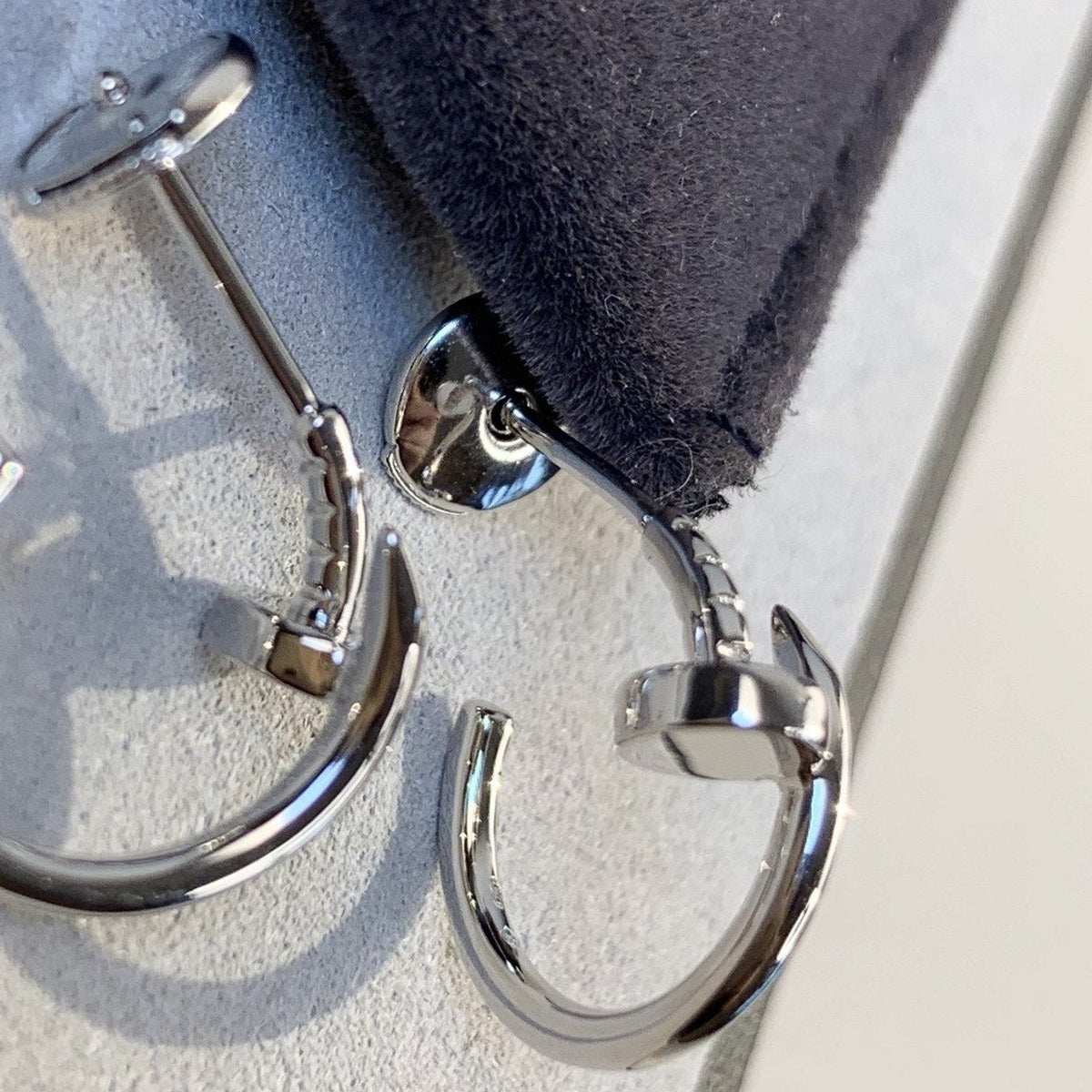 {
"Bling Jewelrys": "ブリングジュエリー",
"JUSTE EARRINGS SILVER": "ジュスト ピアス シルバー"
}