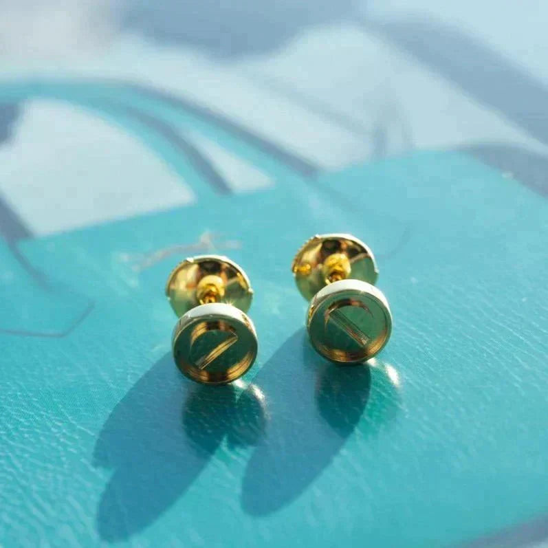 {
"Bling Jewelrys": "Bling Jewelry",
"LOVE EARRINGS GOLD 10MM": "LIEBES-OHRRINGE GOLD 10MM"
}