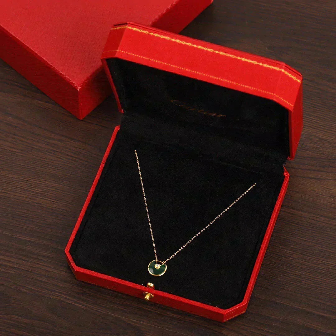 {
"Bling Jewelrys": "ブリングジュエリー",
"AMULETTE GOLD MALACHITE NECKLACE": "アミュレット ゴールド マラカイト ネックレス"
}