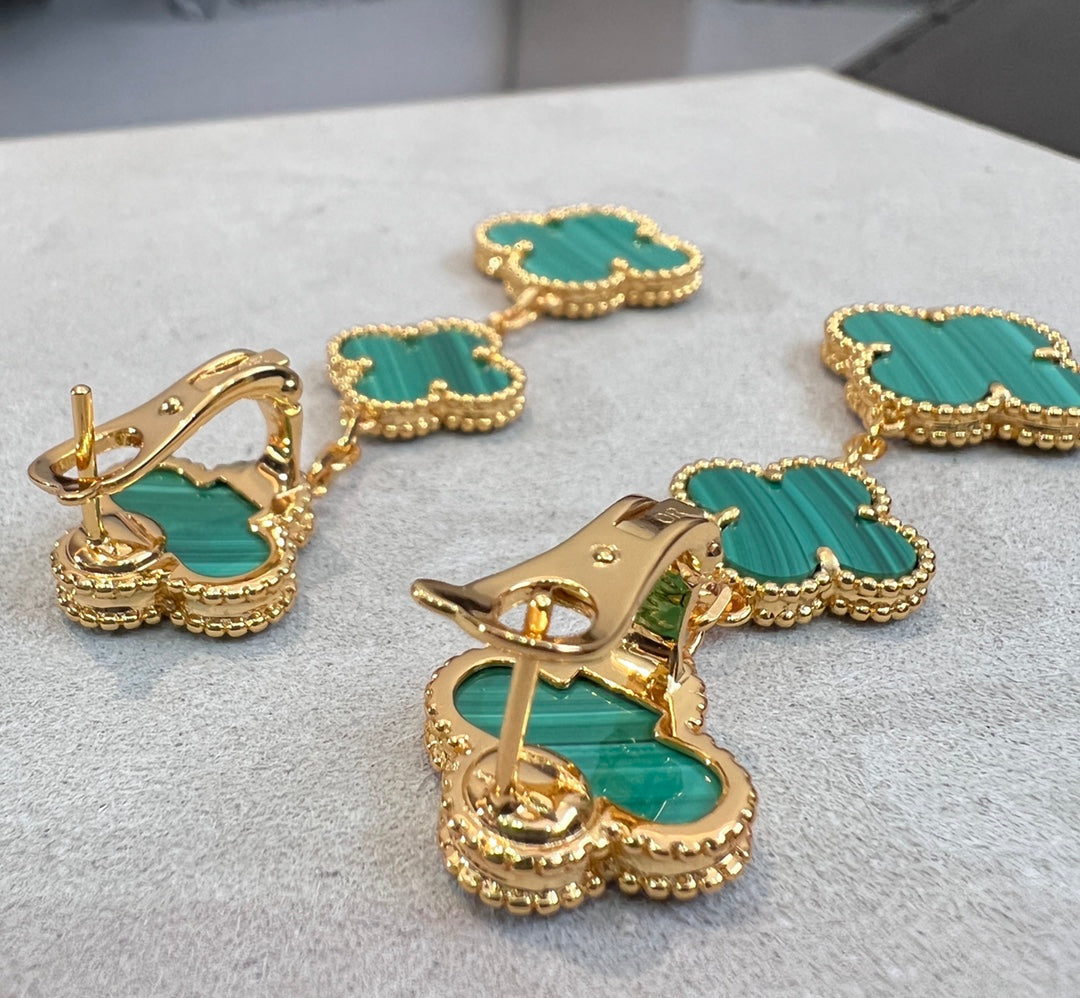{
"Bling Jewelrys": "ブリングジュエリー",
"CLOVER MALACHITE 3 MOTIFS GOLD": "クローバー マラカイト 3モチーフ ゴールド"
}