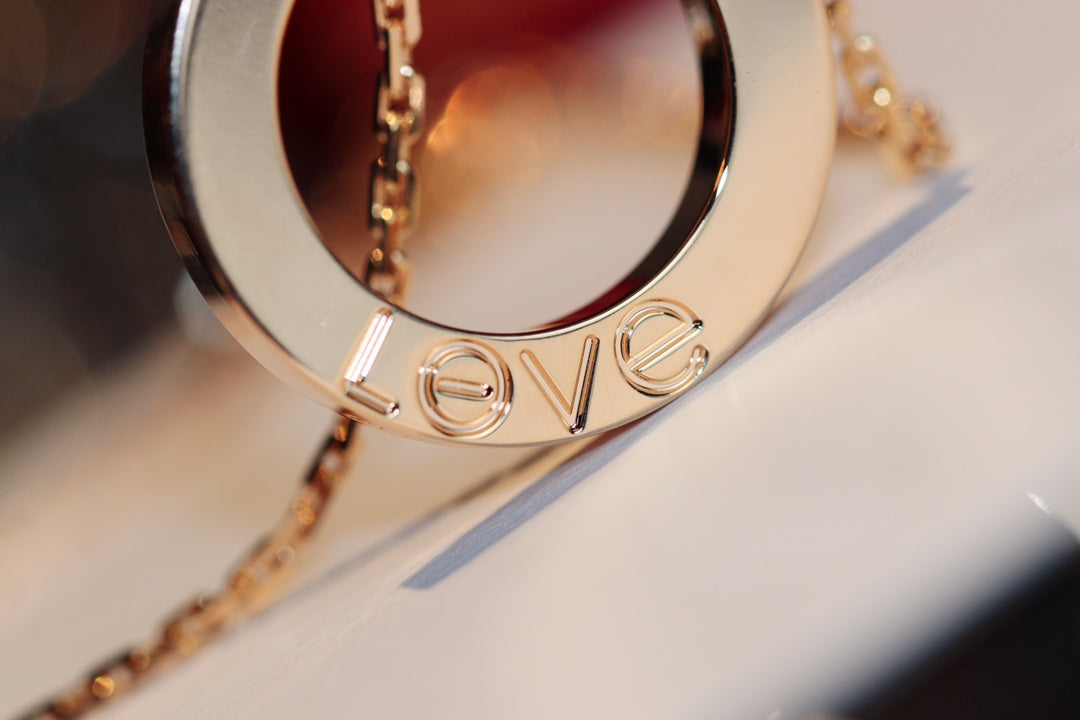 {
"Bling Jewelrys": "ブリングジュエリー",
"LOVE NECKLACE 16MM 6 DIAMONDS PINK GOLD": "LOVEネックレス 16mm 6ダイヤモンド ピンクゴールド"
}
