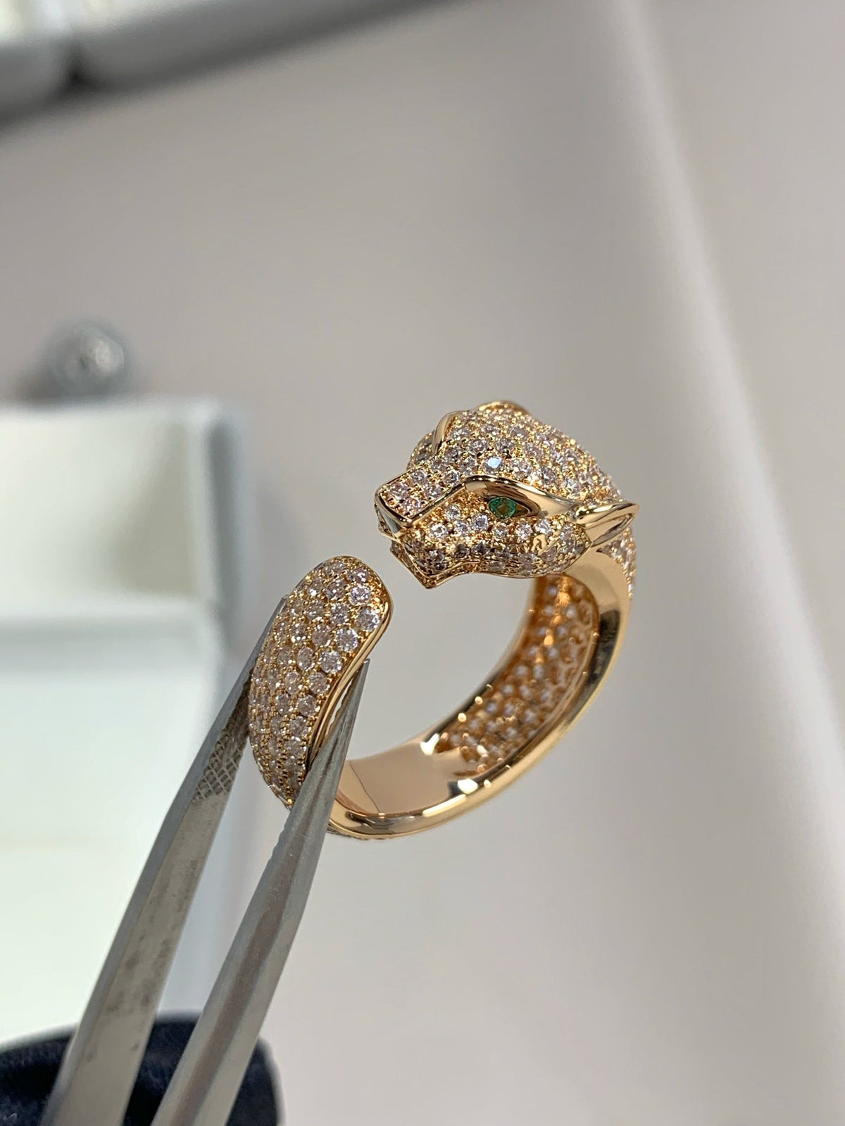 {
"Bling Jewelrys ": "ブリングジュエリー",
"PANTHERE PINK GOLD DIAMOND RING": "パンテール ピンクゴールド ダイヤモンドリング"
}