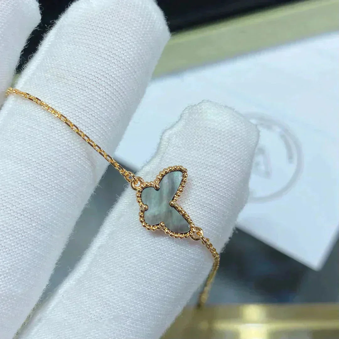 {
"Bling Jewelrys": "ブリング・ジュエリー",
"BUTTERFLY DARK MOP BUTTERFLY BRACELET": "バタフライ ダークマザーオブパール バタフライ ブレスレット"
}