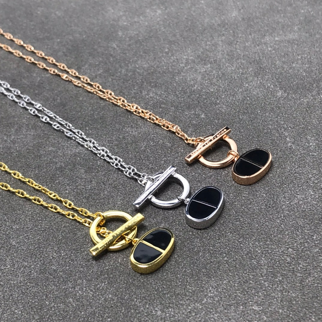 {
"Bling Jewelrys": "ブリング・ジュエリー",
"CHAINE VERSO BLACK CERAMIC NECKLACE": "チェーン・ヴェルソ ブラックセラミック ネックレス"
}