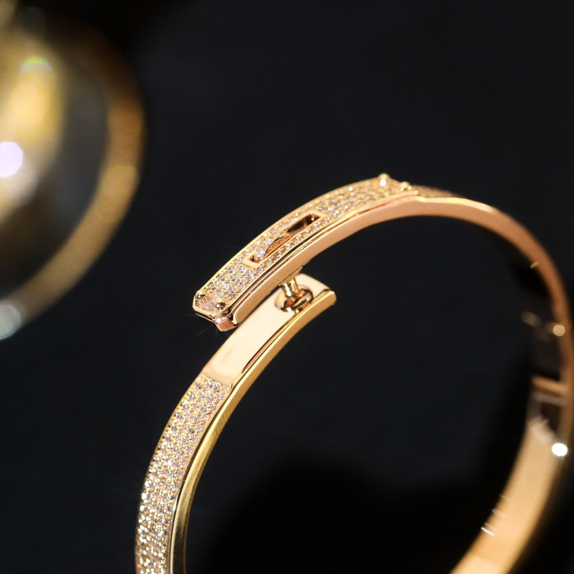 {
"Bling Jewelrys": "ブリングジュエリー",
"KELLY BRACELET DIAMOND PAVED": "ケリー ブレスレット ダイヤモンドパヴェ"
}