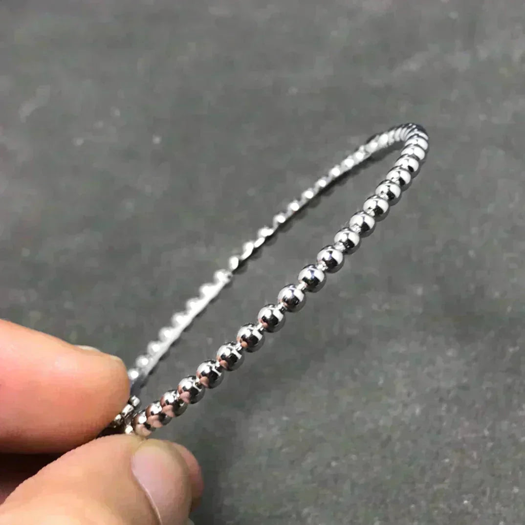 {
"Bling Jewelrys": "ブリング・ジュエリー",
"PERLEE PEARLS BRACELET": "パール・ブレスレット"
}