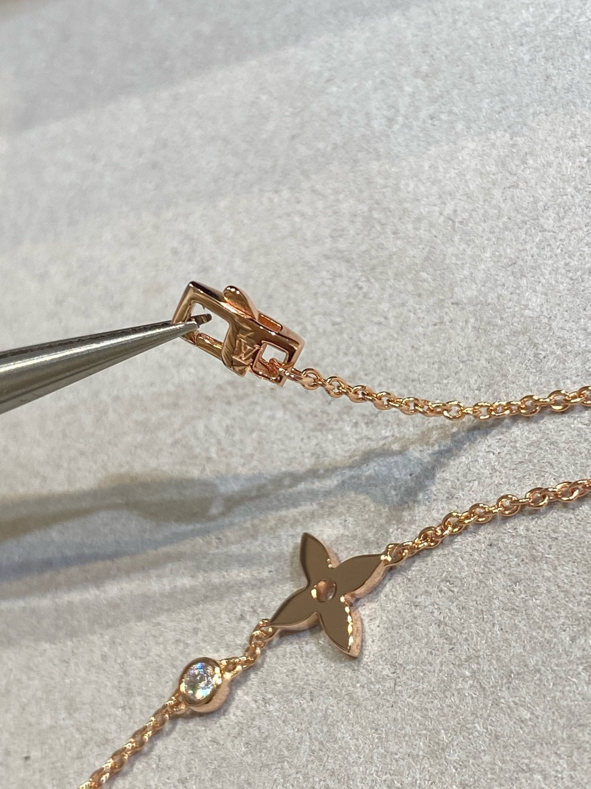 {
"Bling Jewelrys": "Bling Jewelry",
"STAR DIAMOND PINK GOLD BRACELET": "STERN DIAMANT ROSÉGOLD ARMBAND"
}