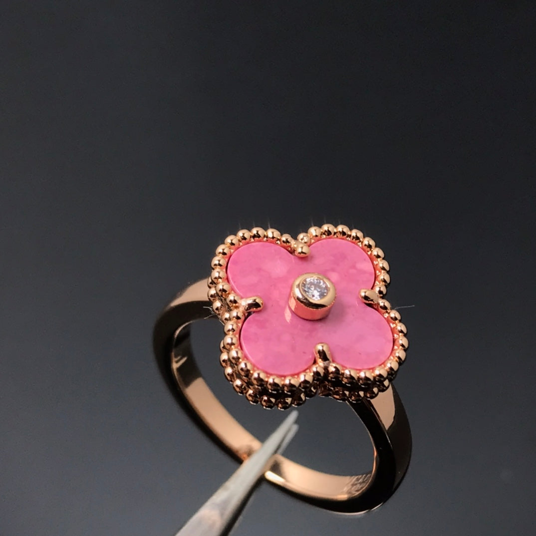 {
"Bling Jewelrys ": "Bling Jewelry ",
"CLOVER RHODONITE ROSE GOLD RING": "KLEEBLATT RHODONIT ROSÉGOLD RING"
}