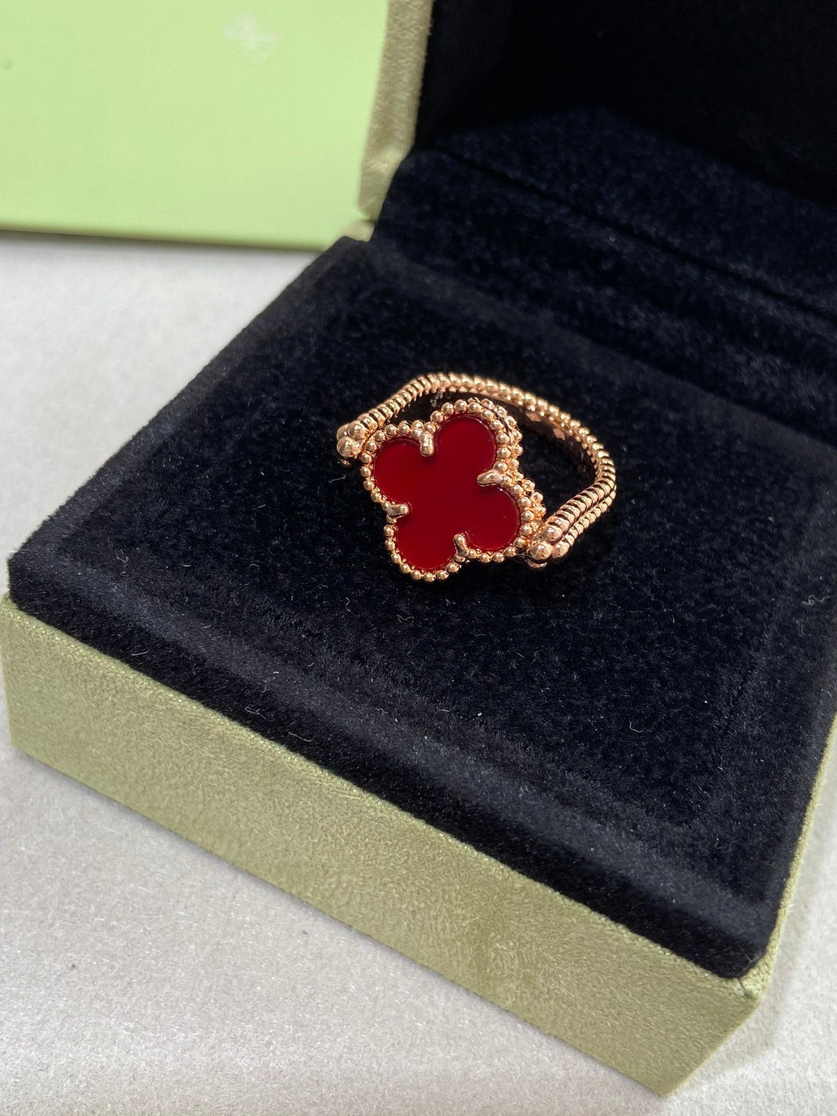 {
"Bling Jewelrys": "ブリングジュエリー",
"CLOVER RIVERSIBLE ROSE GOLD RING": "クローバー リバーシブル ローズゴールド リング"
}