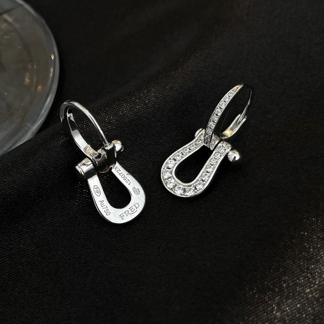 {
"Bling Jewelrys": "Bling Jewelrys",
"FORCE 10 FULL DIAMOND DROP EARRINGS MEDIUM MODEL": "FORCE 10 OHRHÄNGER MIT VOLLBESATZ AUS DIAMANTEN, MITTLERES MODELL"
}