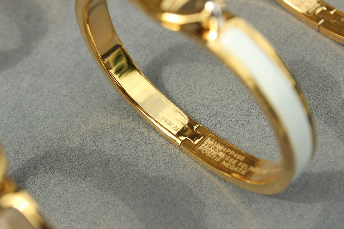 {
"Bling Jewelrys": "ブリングジュエリー",
"CLIC CHAINE GOLD BRACELET": "クリック・シェーヌ・ゴールド・ブレスレット"
}