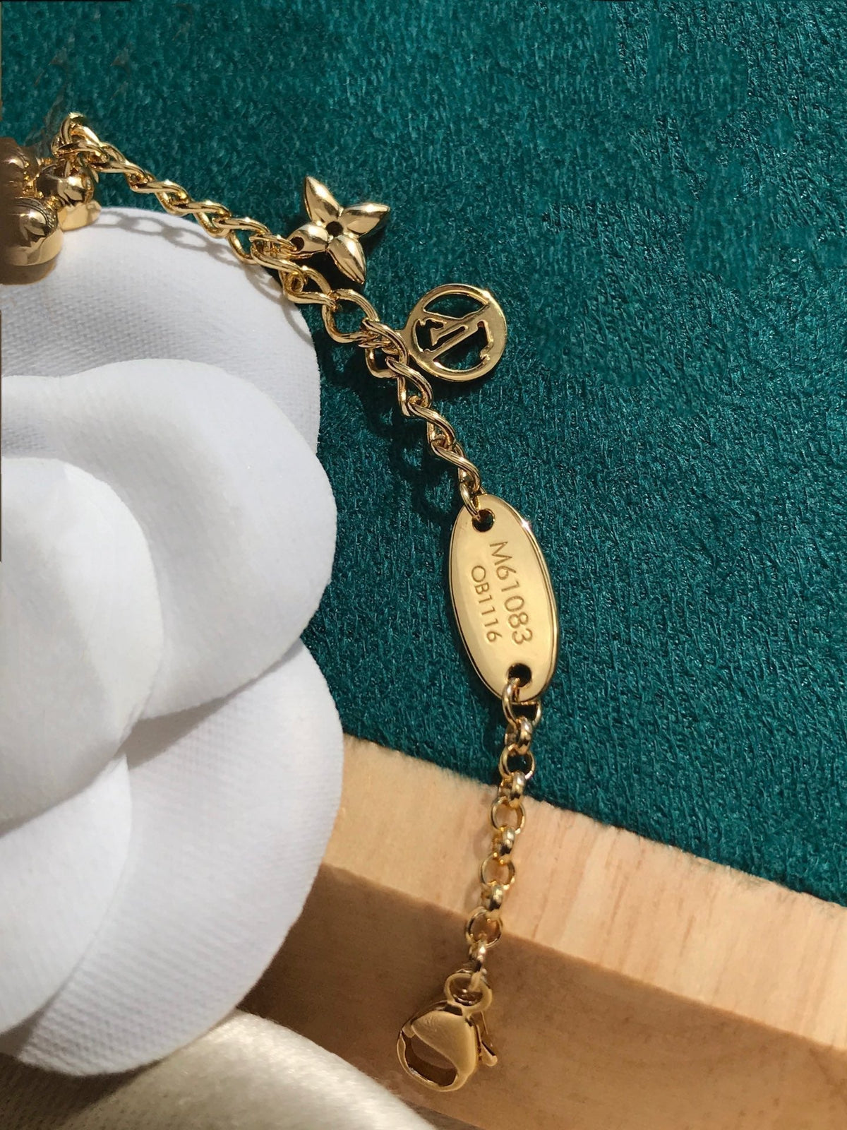 {
"Bling Jewelrys": "ブリングジュエリー",
"BLOOMING PINK GOLD MOP BRACELET": "ブルーミング ピンクゴールド マザーオブパール ブレスレット"
}