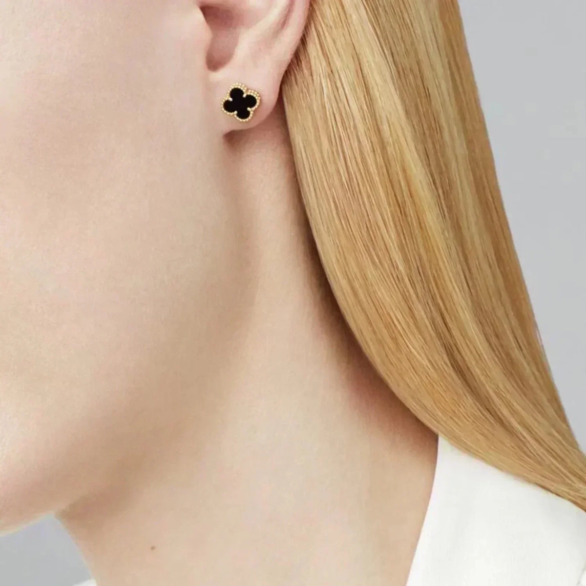 {
"Bling Jewelrys ": "ブリングジュエリー",
"CLOVER MINI 9.5MM BLACK MOP EARRINGS": "クローバー ミニ 9.5mm ブラックマザーオブパール ピアス"
}