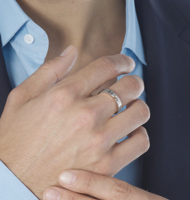 {
"Bling Jewelrys": "ブリング・ジュエリー",
"ALLIANCE LIENS VIDENCE 4MM RING": "リアン・ドゥ・ショーメ 4mm リング"
}
