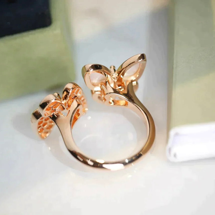 {
"Bling Jewelrys": "ブリングジュエリー",
"TWIN BUTTERFLY DIAMOND MOP RING": "ツインバタフライ ダイヤモンド マザーオブパール リング"
}