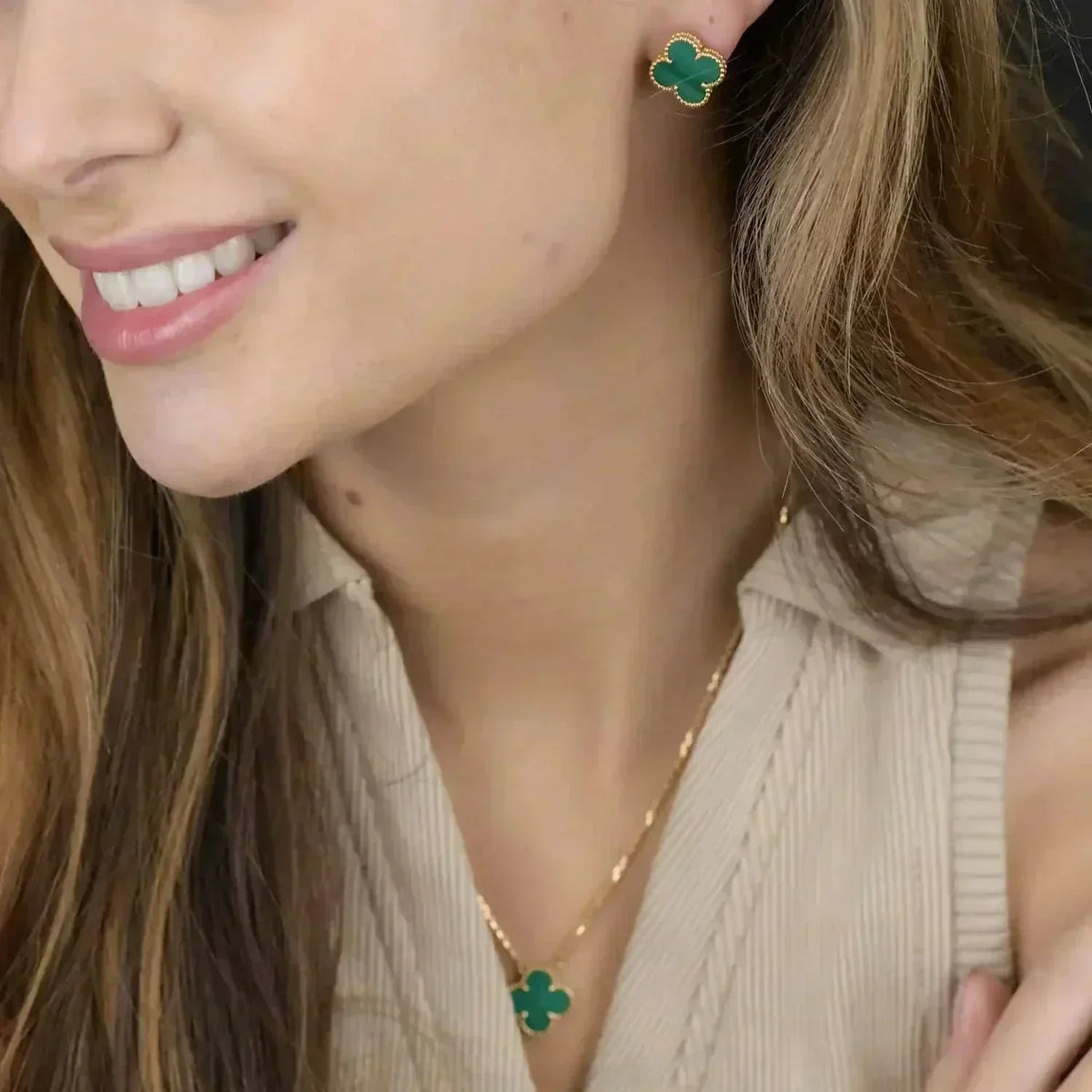 {
"Bling Jewelrys ": "ブリング・ジュエリー",
"CLOVER MINI 9.5MM MALACHITE EARRINGS": "クローバー ミニ 9.5mm マラカイト ピアス"
}