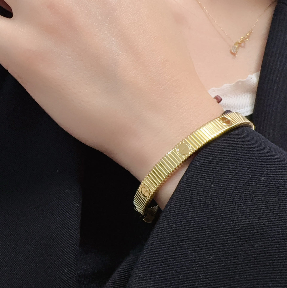 {
"Bling Jewelrys": "ブリングジュエリー",
"LOVE UNLIMITED BRACELET": "ラブ・アンリミテッド・ブレスレット"
}