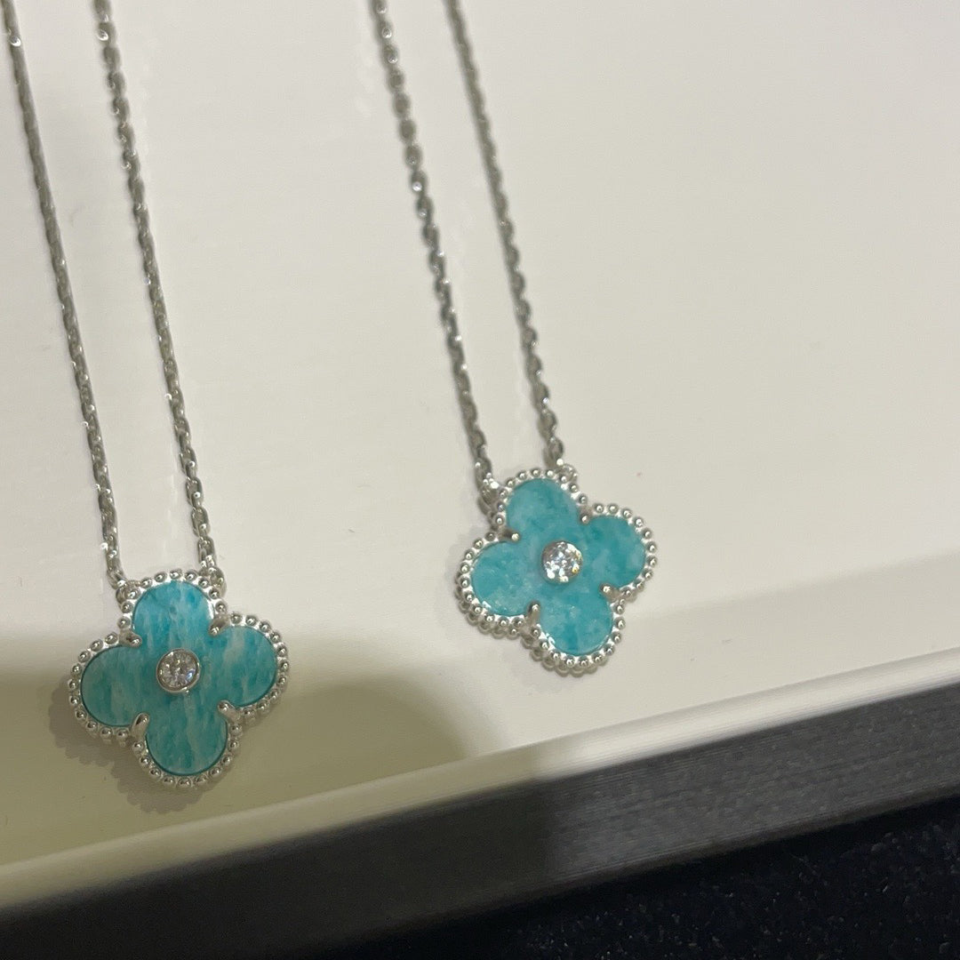 {
"Bling Jewelrys ": "Bling Jewelrys ",
"CLOVER 15MM DIAMOND SVRES PORCELAIN NECKLACE SILVER": "KLEEBLATT 15MM DIAMANT SVRES PORZELLAN HALSKETTE SILBER"
}
