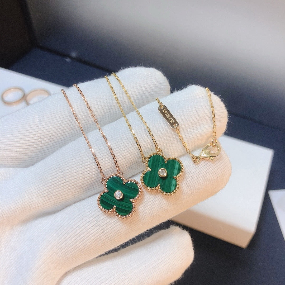 {
"Bling Jewelrys": "Bling Jewelry",
"CLOVER 15MM DIAMOND TURQUOISE NECKLACE": "KLEEBLATT 15MM DIAMANT TÜRKIS HALSKETTE"
}