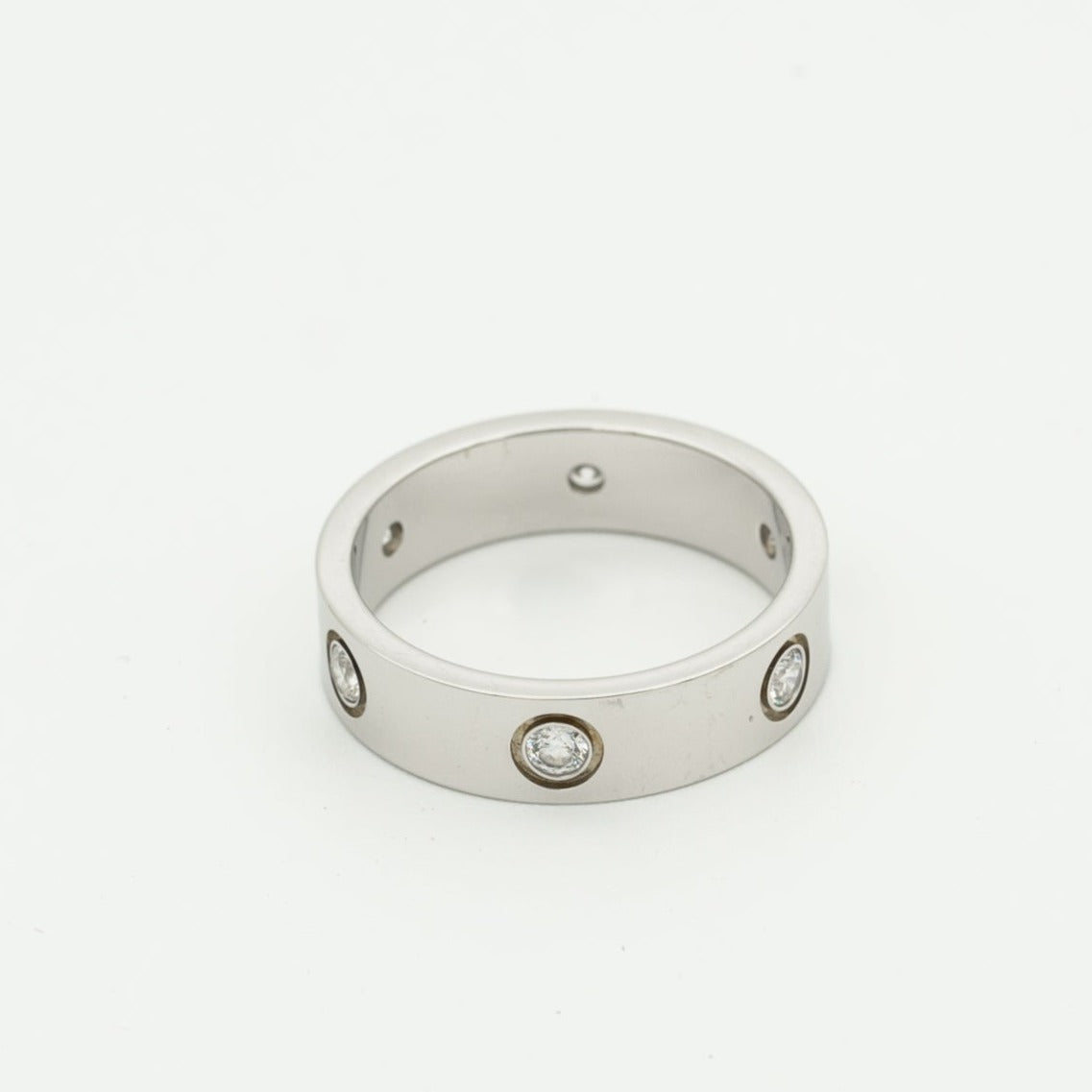 {
"Bling Jewelrys": "ブリングジュエリー",
"LOVE RING 5.5MM 6 DIAMONDS SILVER": "ラブリング 5.5mm ダイヤモンド6石 シルバー"
}