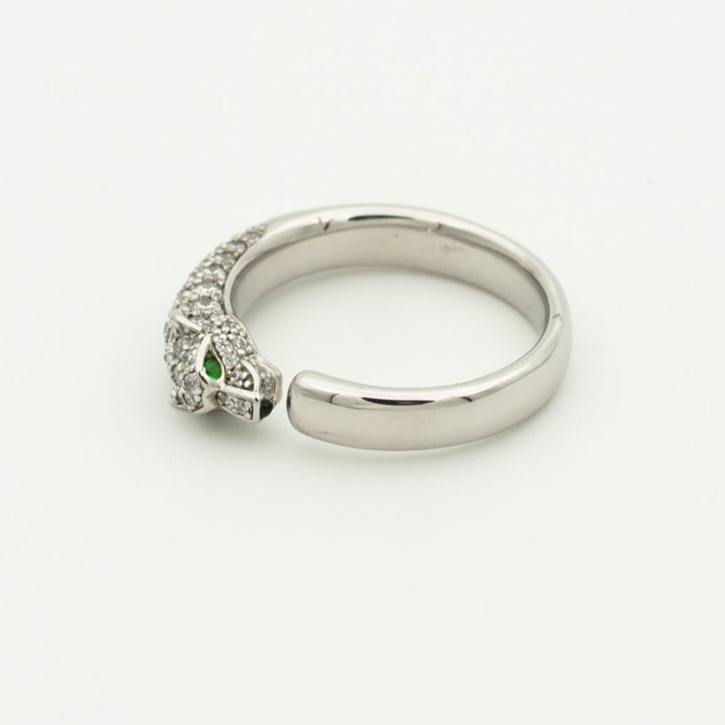 {
"Bling Jewelrys ": "ブリング・ジュエリー ",
"PANTHERE RING DIAMOND 7.3MM": "パンテール リング ダイヤモンド 7.3mm"
}