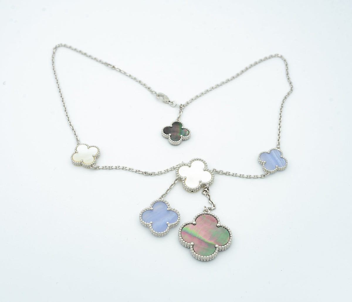 {
"Bling Jewelrys": "Bling Jewelrys",
"CLOVER MOP CHALCEDONY NECKLACE SILVER 6 MOTIF": "KLEEBLATT MUTTERPERL CHALCEDON HALSKETTE SILBER 6 MOTIVE"
}