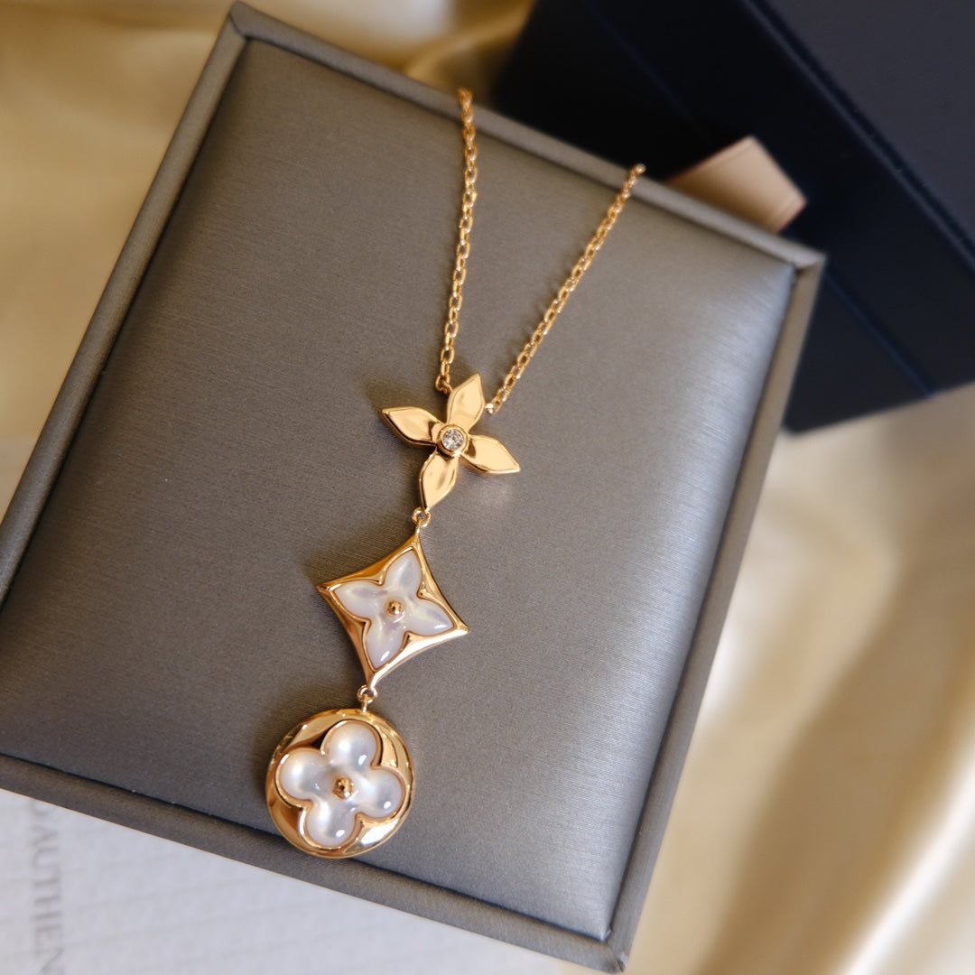 {
"Bling Jewelrys ": "ブリングジュエリー",
"COLOR BLOSSOM LARIAT NECKLACE PINK GOLD WHITE MOTHER PEARL AND DIAMOND": "カラー ブロッサム ラリエット ネックレス ピンクゴールド、ホワイトマザーオブパール、ダイヤモンド"
}