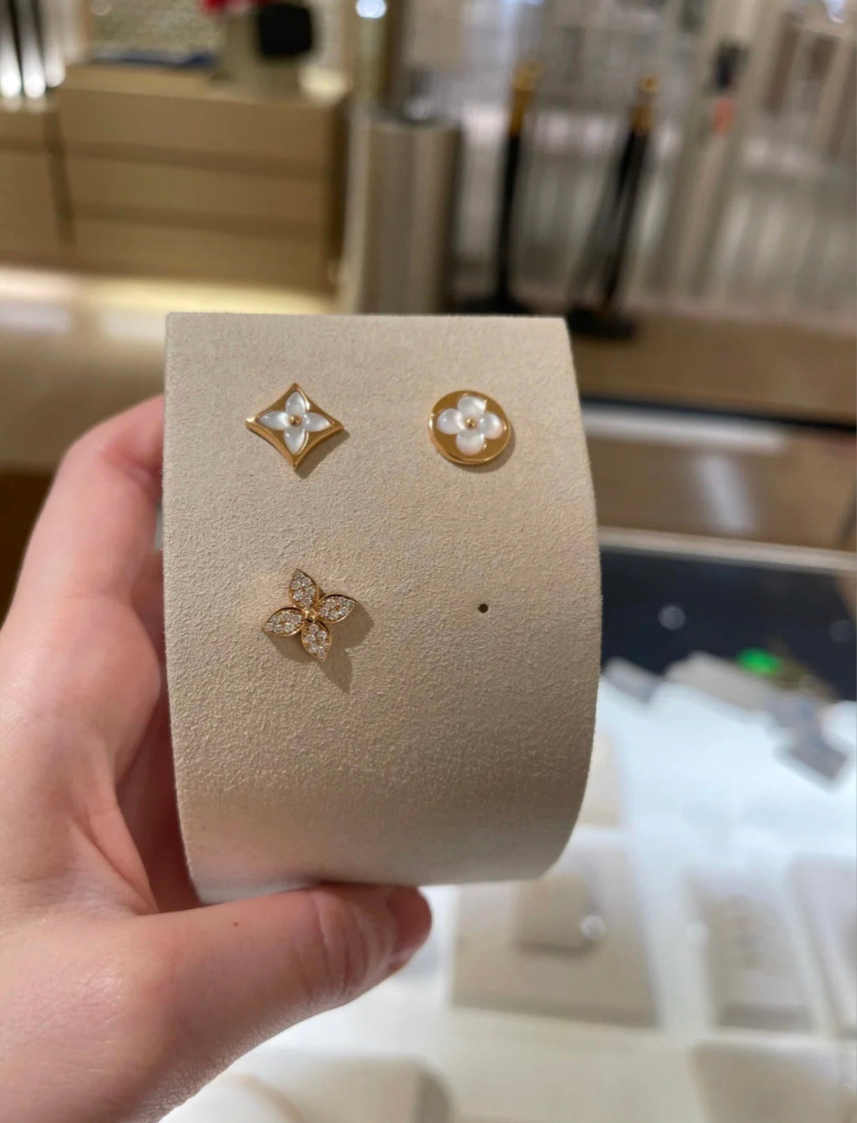 {
"Bling Jewelrys ": "ブリング・ジュエリー",
"STAR BLOSSOM STUD EARRINGS PINK GOLD DIAMONDS": "スター ブロッサム スタッドピアス ピンクゴールド ダイヤモンド"
}