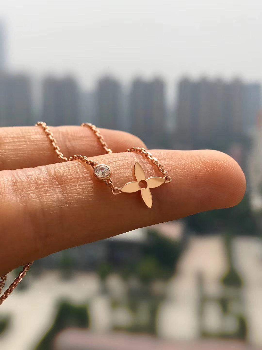 {
"Bling Jewelrys": "ブリングジュエリー",
"BLOSSOM PENDANT PINK GOLD AND DIAMOND": "ブロッサム ペンダント ピンクゴールド&ダイヤモンド"
}