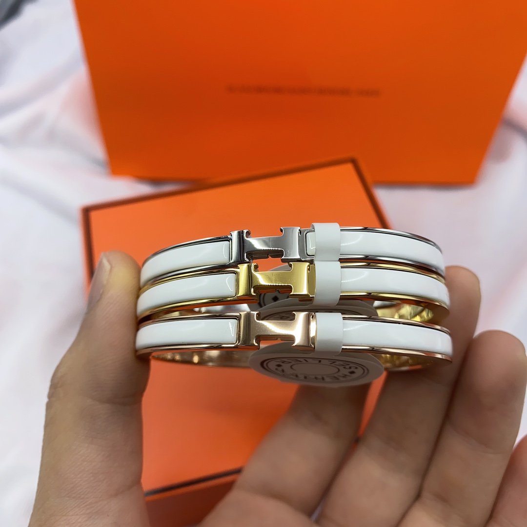 {
"Bling Jewelrys ": "ブリングジュエリー",
"CLASSIC HM CLIC WHITE 8MM ENAMEL BRACELET": "クラシック HM クリック ホワイト 8mm エナメルブレスレット"
}