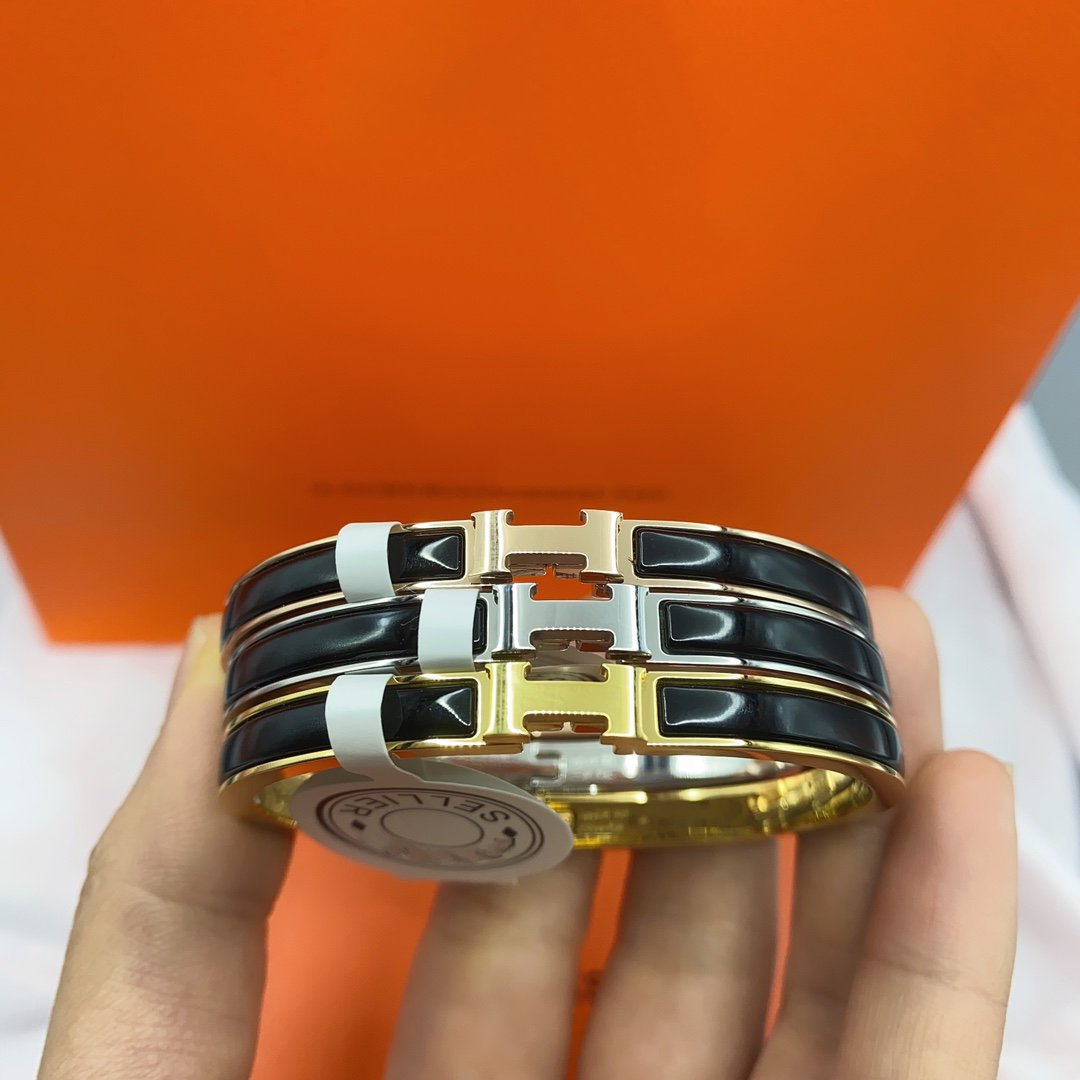 {
"Bling Jewelrys": "ブリング・ジュエリー",
"CLASSIC HM CLIC BLACK 8MM ENAMEL BRACELET": "クラシック HM クリック ブラック 8mm エナメル ブレスレット"
}