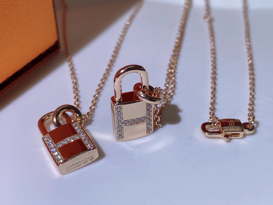 {
"Bling Jewelrys ": "Bling Jewelrys ",
"HM ADVANCED NICHE LOCK HEAD NECKLACE DIAMONDS": "HM ADVANCED NICHE SCHLOSS-ANHÄNGER HALSKETTE DIAMANTEN"
}