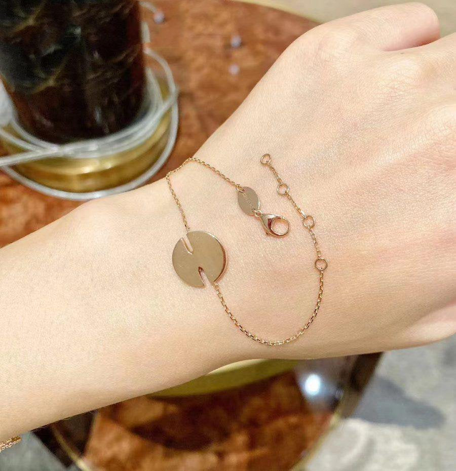 {
"Bling Jewelrys": "Bling Jewelrys",
"JEUX DE BRACELET MOP PINK GOLD DIAMONDS": "ARMBAND-SET PERLMUTT ROSÉGOLD DIAMANTEN"
}