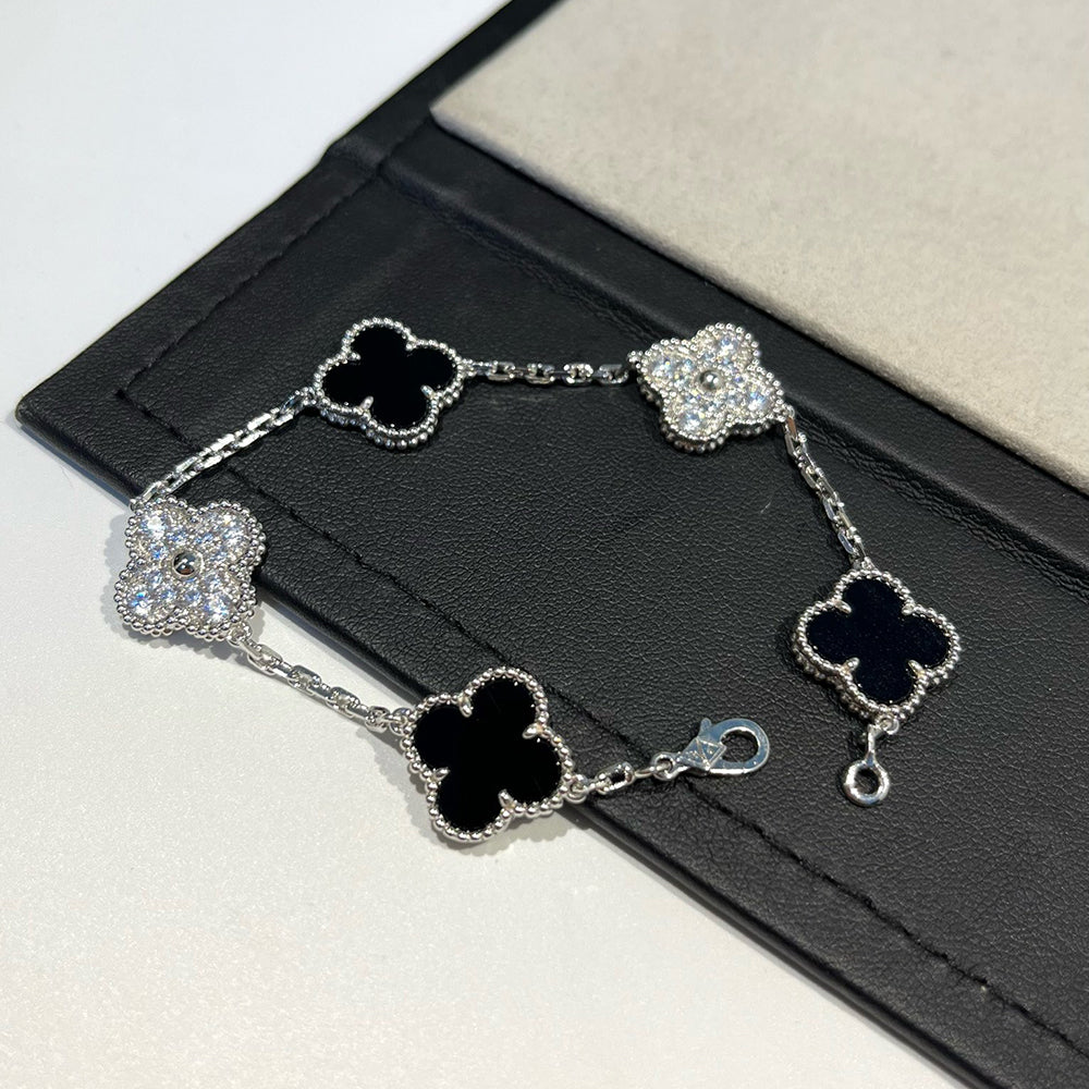 {
"Bling Jewelrys": "Bling Jewelry",
"CLOVER 5 MOTIF ONYXS BRACELET COLLECTION": "KLEEBLATT 5-MOTIV ONYX ARMBAND KOLLEKTION"
}