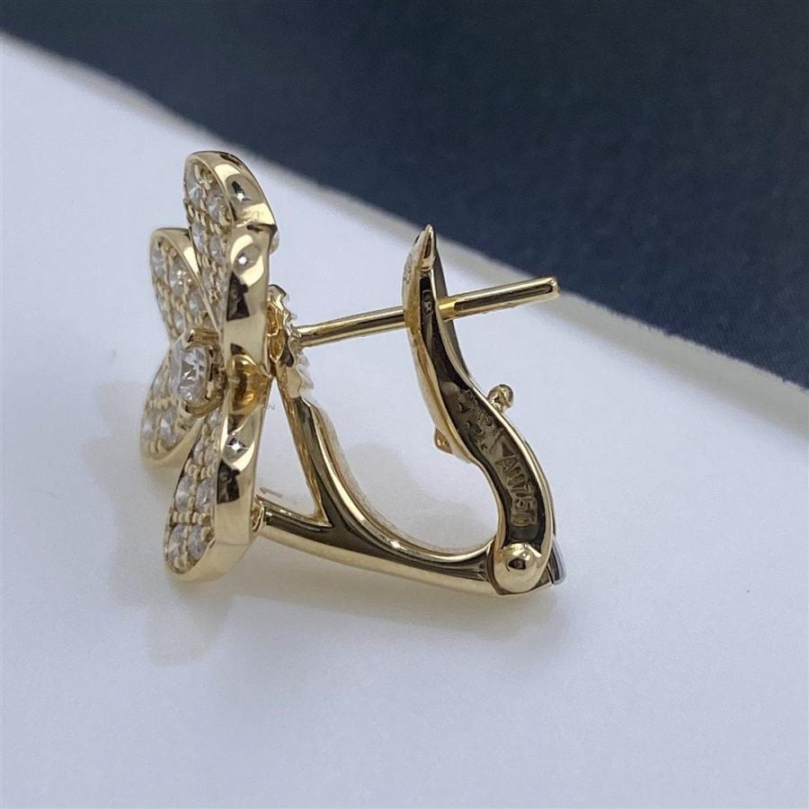 {
"Bling Jewelrys ": "Bling Jewelrys ",
"FRIVOLE GOLD FLOWER DIAMOND EARRINGS": "FRIVOLE GOLD BLUMEN DIAMANTOHRRINGE"
}