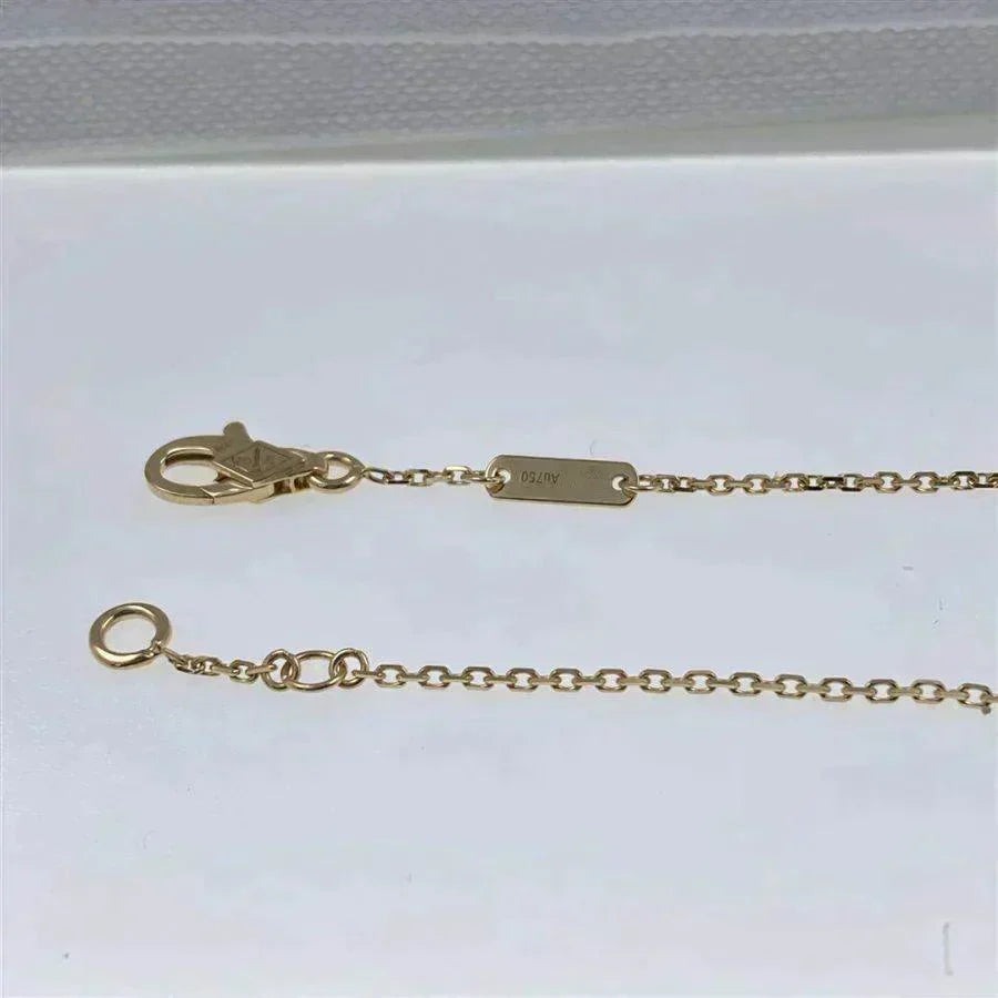 {
"Bling Jewelrys": "ブリング・ジュエリー",
"CLOVER CARNELIAN SINGLE FLOWER BRACELET": "クローバー・カーネリアン・シングル・フラワー・ブレスレット"
}