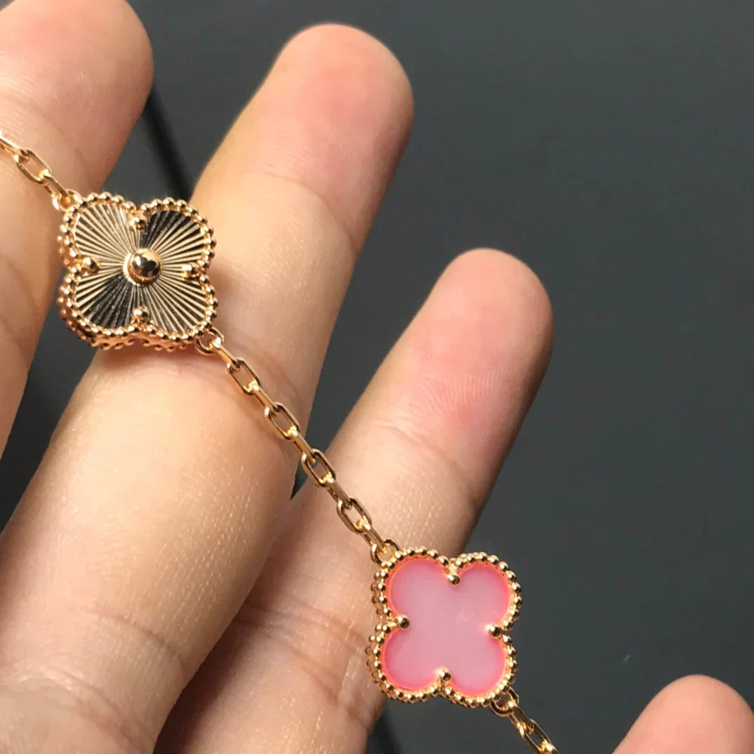 {
"Bling Jewelrys": "ブリングジュエリー",
"CLOVER 5 MOTIFS": "クローバー 5モチーフ",
"PINK MOP BRACELET COLLECTION": "ピンクMOPブレスレットコレクション"
}