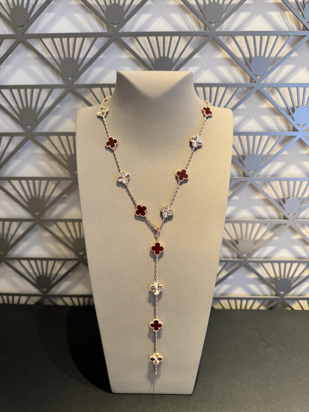 {
  "Bling Jewelrys": "Bling Jewelrys",
  "CLOVER 20 MOTIFS LASER CARNELIAN NECKLACE": "KLEEBLATT 20 MOTIVE LASER KARNEOL HALSKETTE"
}