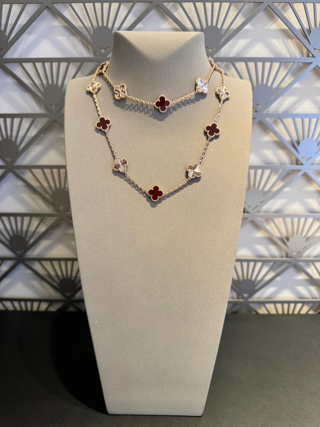 {
  "Bling Jewelrys": "Bling Jewelrys",
  "CLOVER 20 MOTIFS LASER CARNELIAN NECKLACE": "KLEEBLATT 20 MOTIVE LASER KARNEOL HALSKETTE"
}