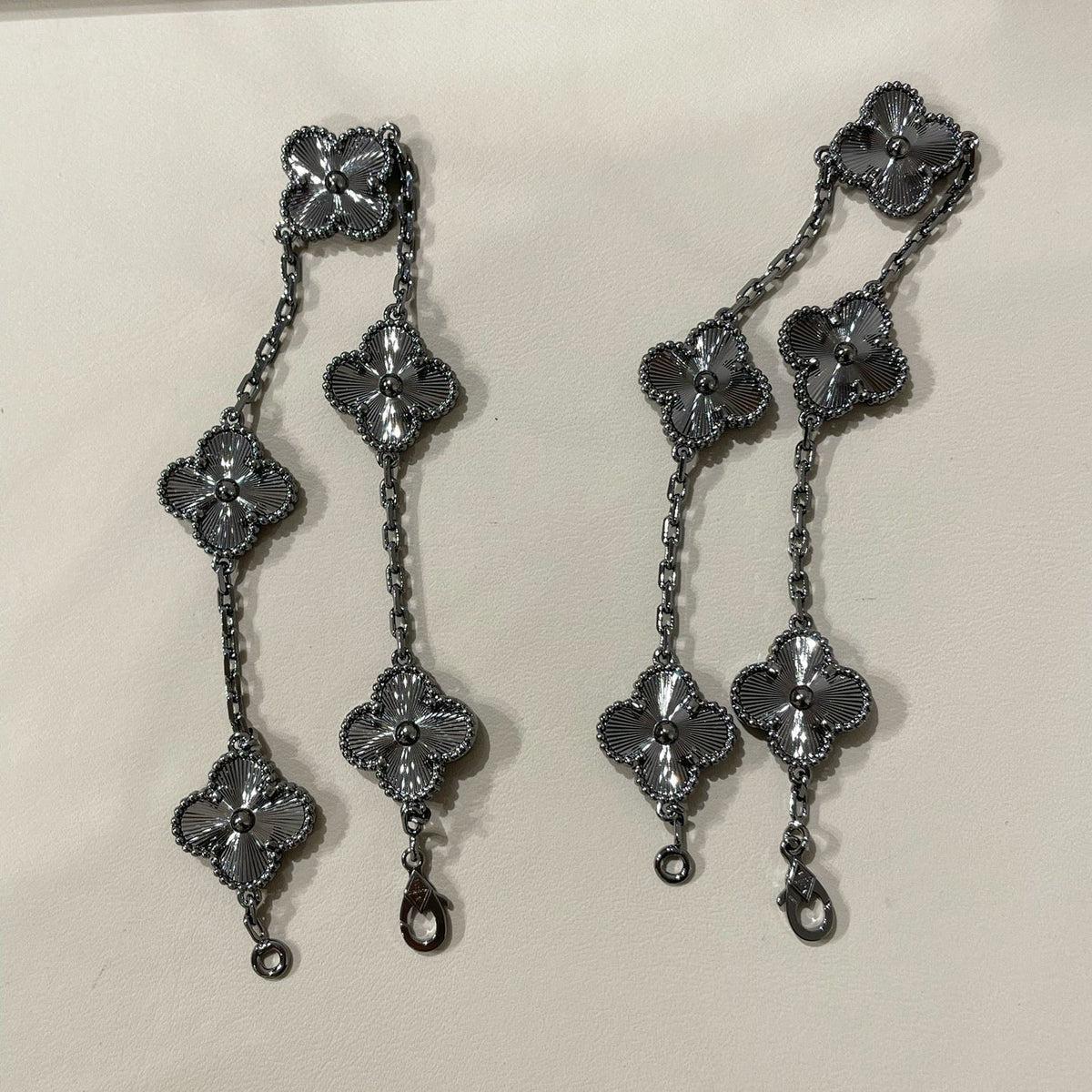[Bling Jewelrys ]CLOVER 5 MOTIF BLACK BRACELET