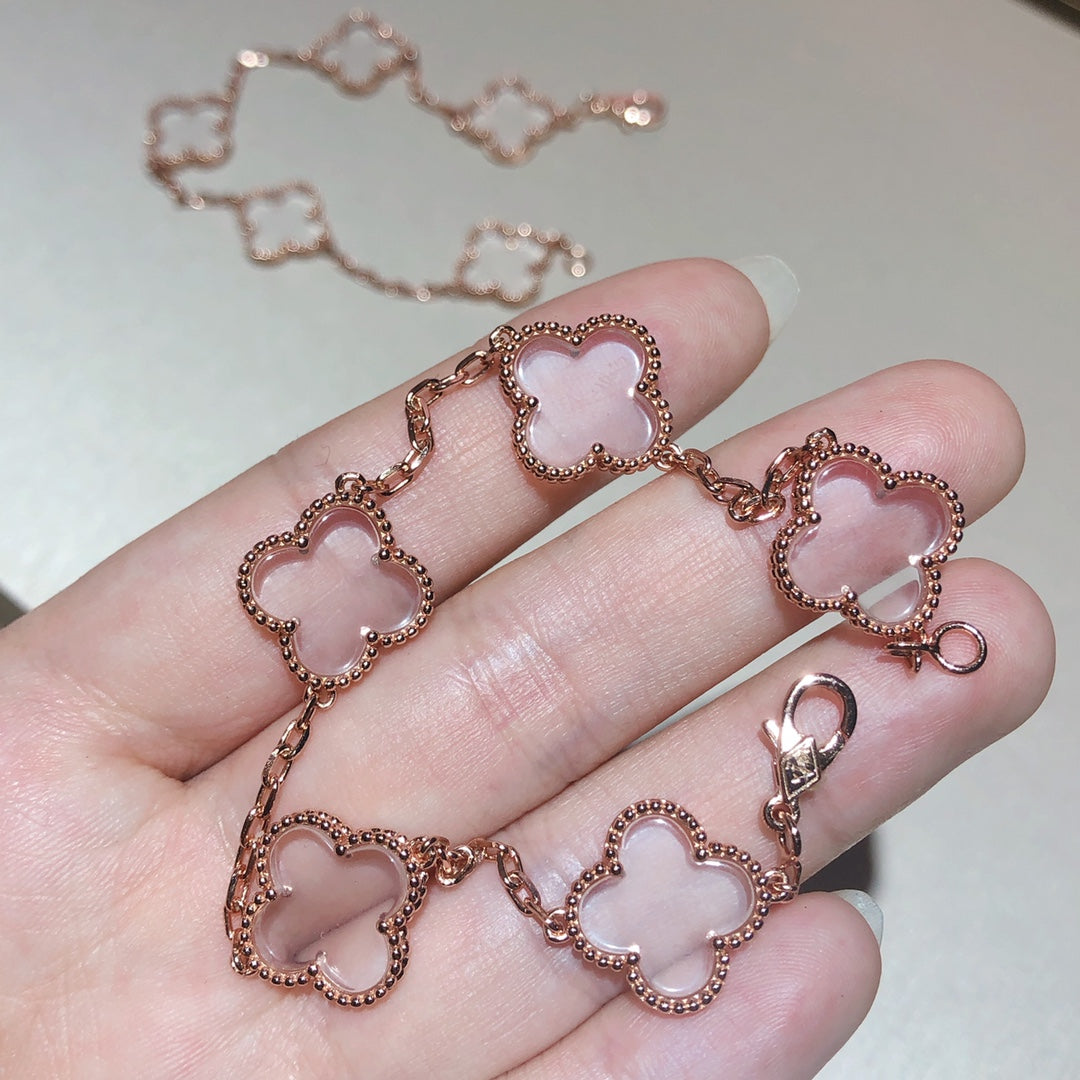 [Bling Jewelrys] KLEEBATT-ARMBAND MIT 5 MOTIVEN AUS BERGKRISTALL