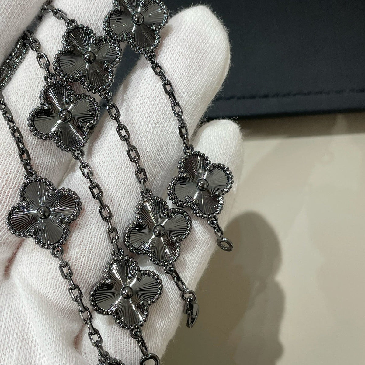 [Bling Jewelrys ]CLOVER 5 MOTIF BLACK BRACELET