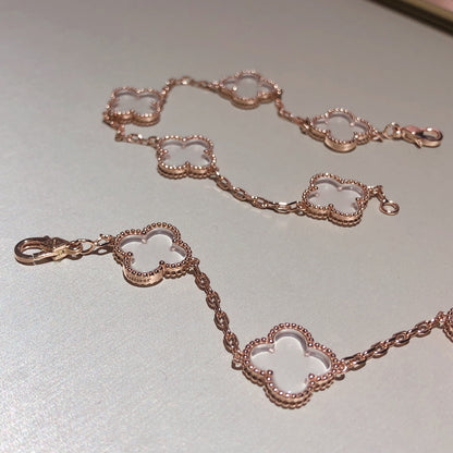 [Bling Jewelrys] KLEEBATT-ARMBAND MIT 5 MOTIVEN AUS BERGKRISTALL