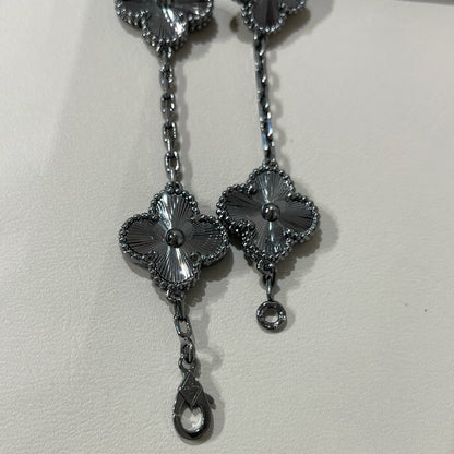 [Bling Jewelrys ]CLOVER 5 MOTIF BLACK BRACELET