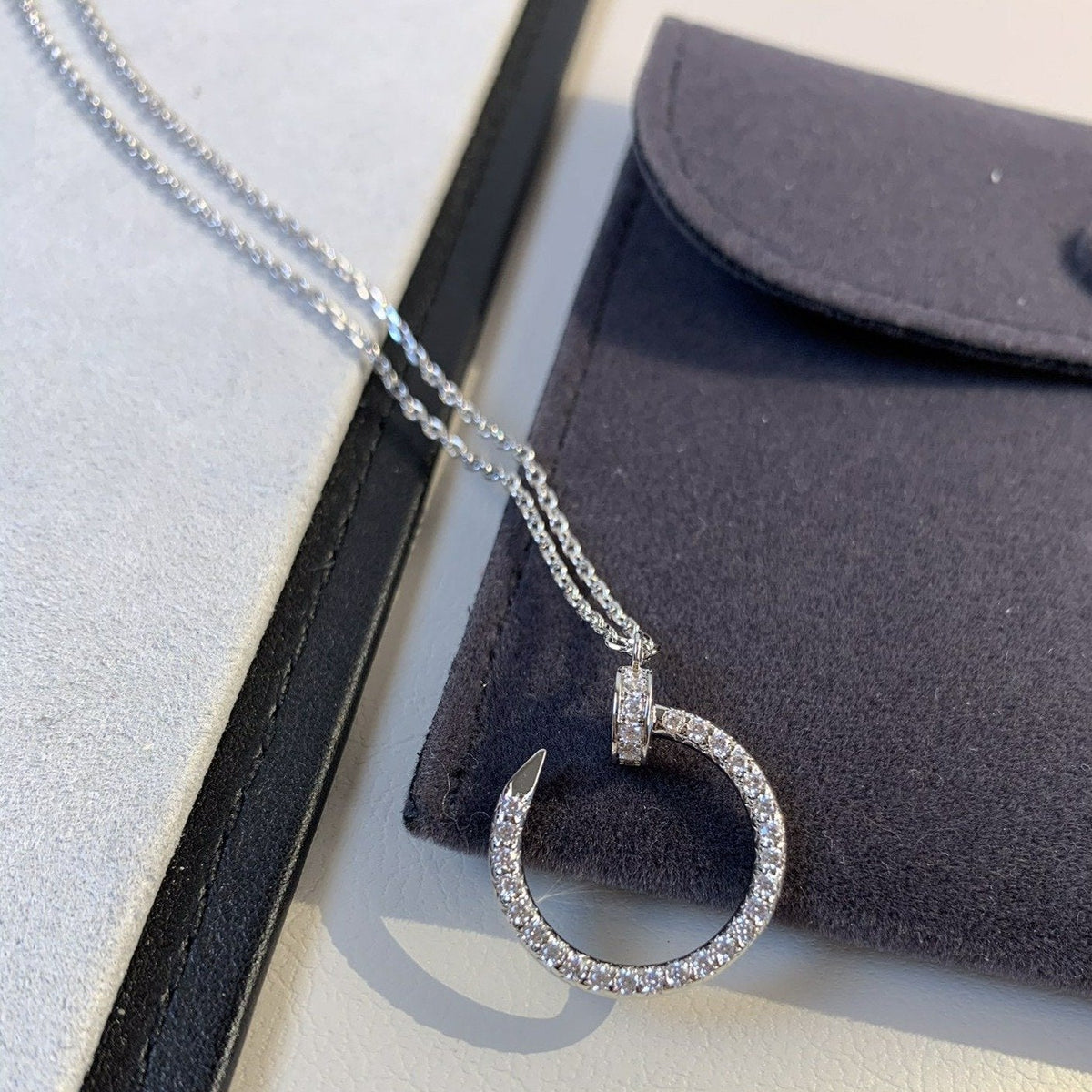 {
"Bling Jewelrys": "ブリングジュエリー",
"JUSTE NECKLACE SILVER DIAMONDS": "ジュスト ネックレス シルバー ダイヤモンド"
}