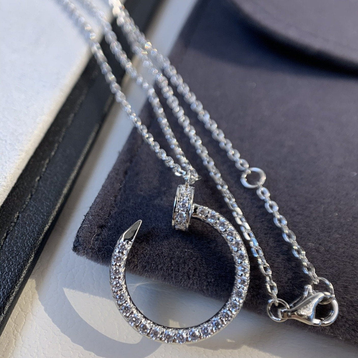 {
"Bling Jewelrys": "ブリングジュエリー",
"JUSTE NECKLACE SILVER DIAMONDS": "ジュスト ネックレス シルバー ダイヤモンド"
}