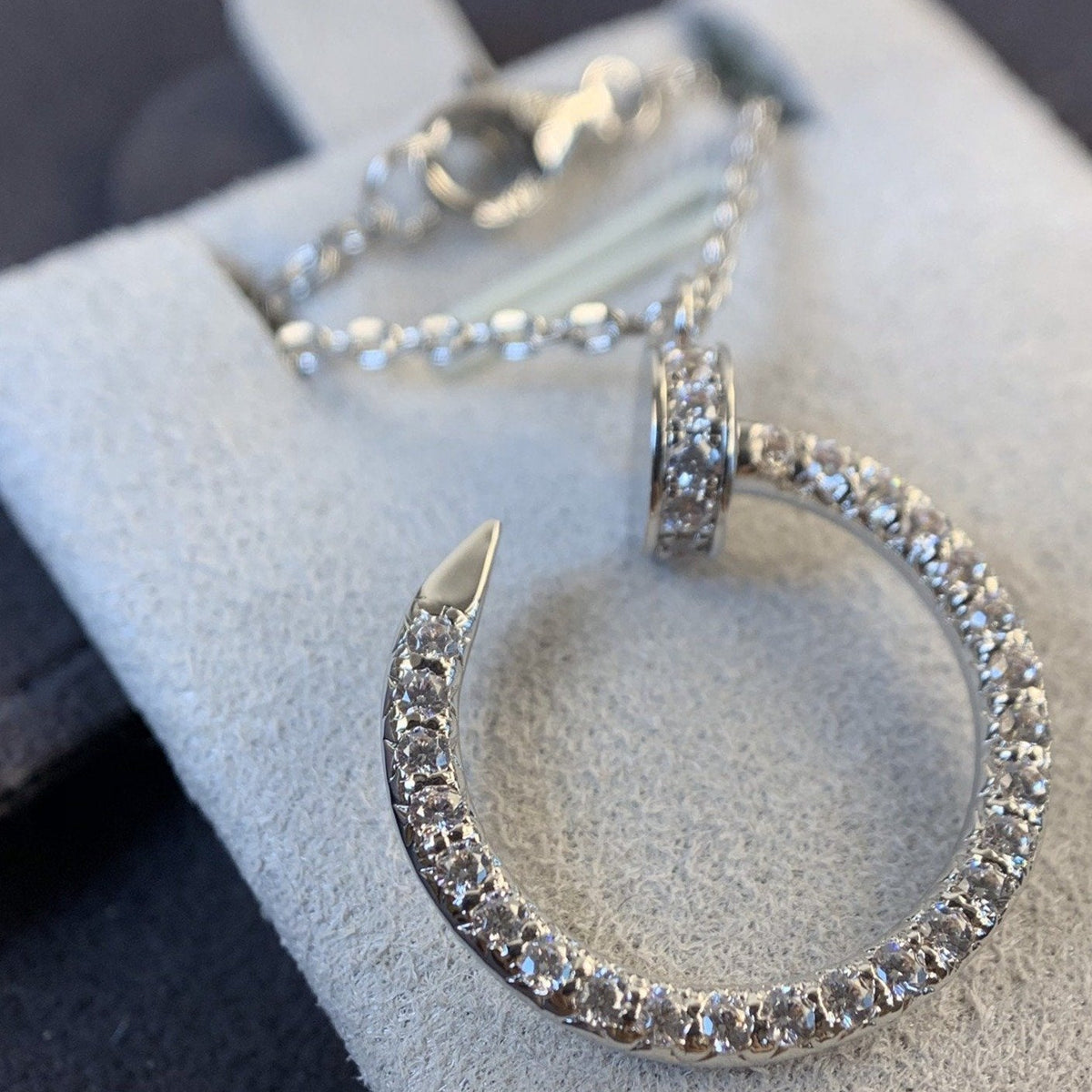 {
"Bling Jewelrys": "ブリングジュエリー",
"JUSTE NECKLACE SILVER DIAMONDS": "ジュスト ネックレス シルバー ダイヤモンド"
}