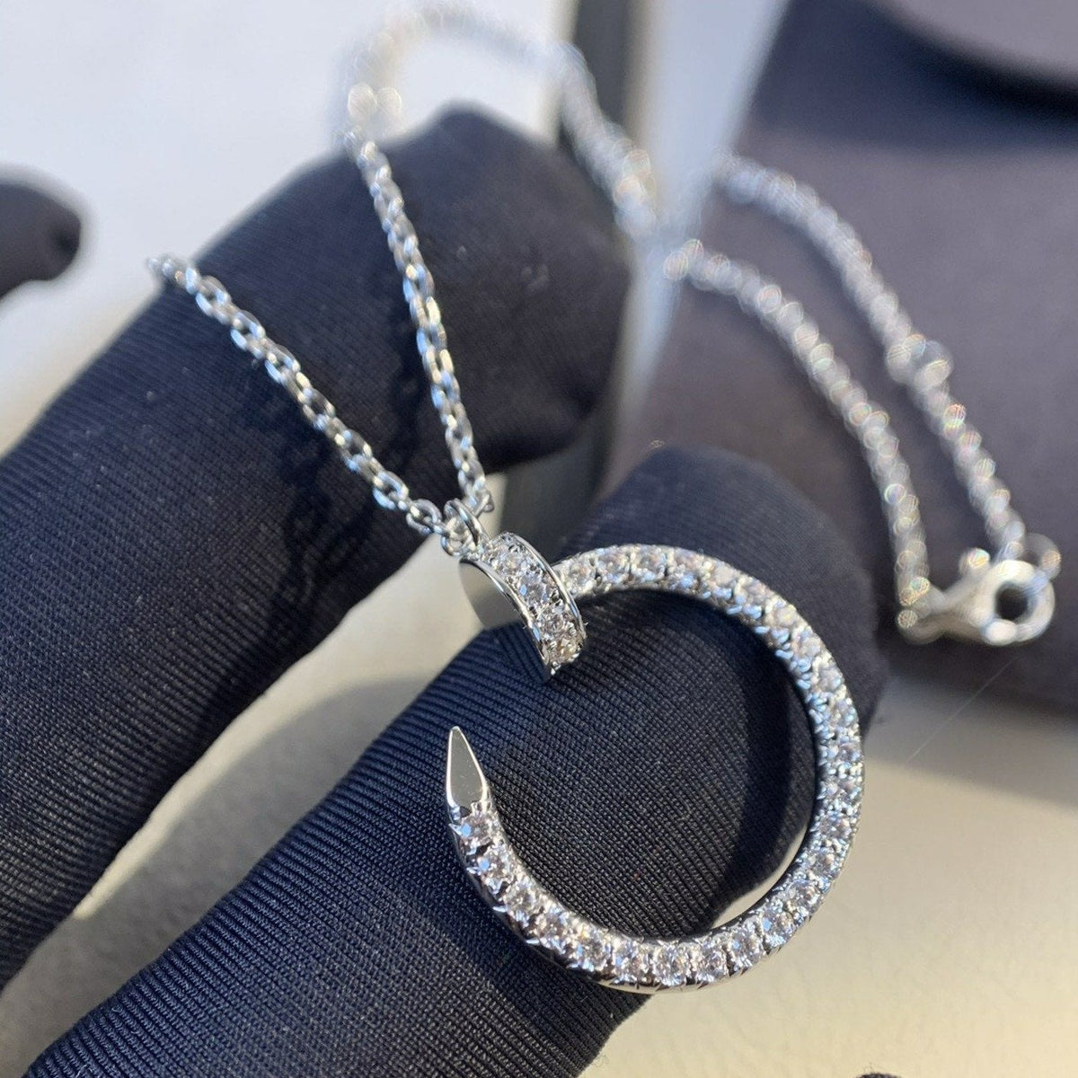{
"Bling Jewelrys": "ブリングジュエリー",
"JUSTE NECKLACE SILVER DIAMONDS": "ジュスト ネックレス シルバー ダイヤモンド"
}