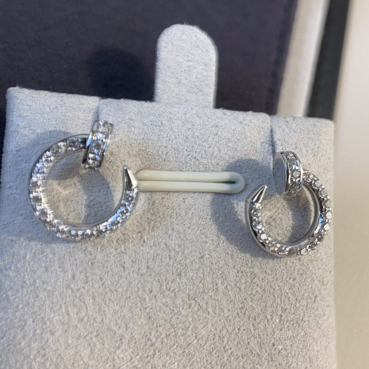 {
"Bling Jewelrys ": "ブリングジュエリー",
"JUSTE EARRINGS SILVER DIAMONDS": "ジュスト イヤリング シルバー ダイヤモンド"
}