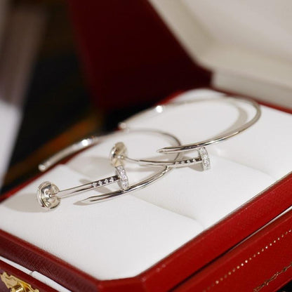 {
  "[Bling Jewelrys ]JUSTE EARRINGS DIAMONDS 1.8MM": "[ブリングジュエリー] JUSTE ダイヤモンドピアス 1.8mm"
}